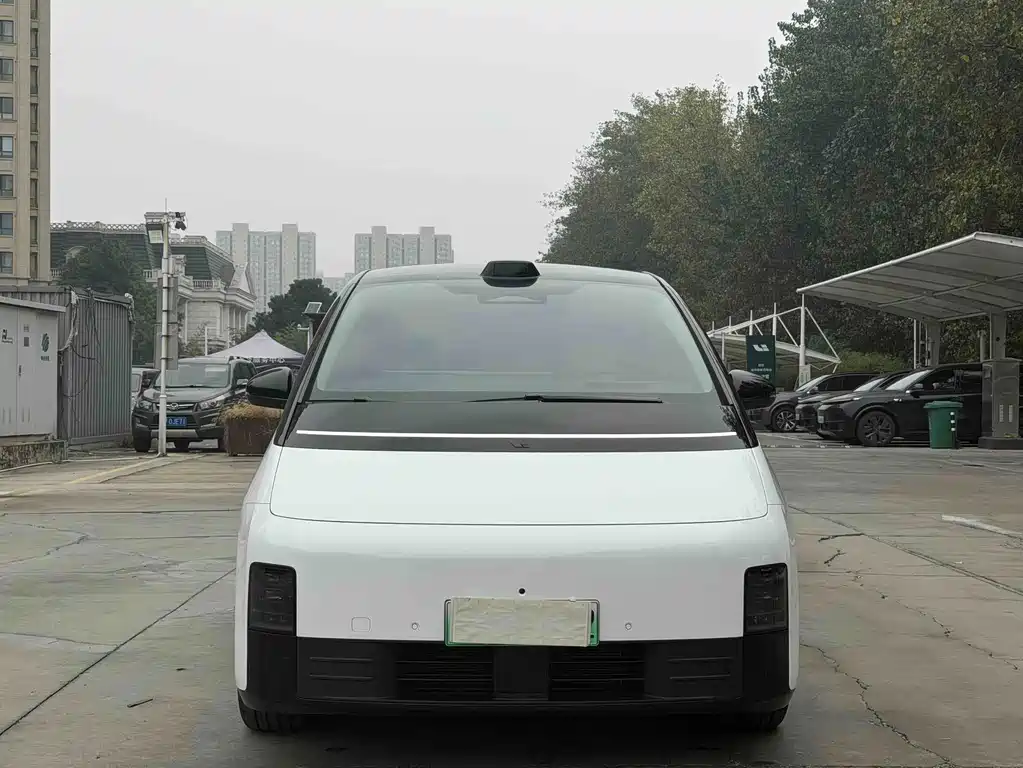Li Auto Li MEGA — миниатюра 2