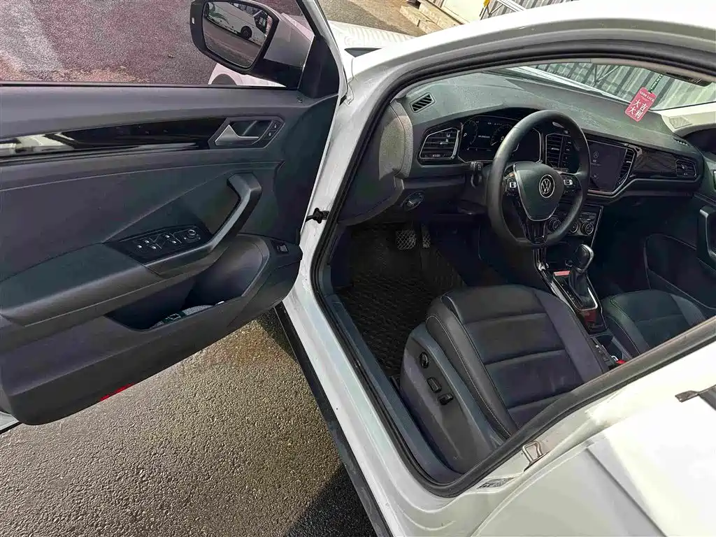 Volkswagen T-Roc — миниатюра 5