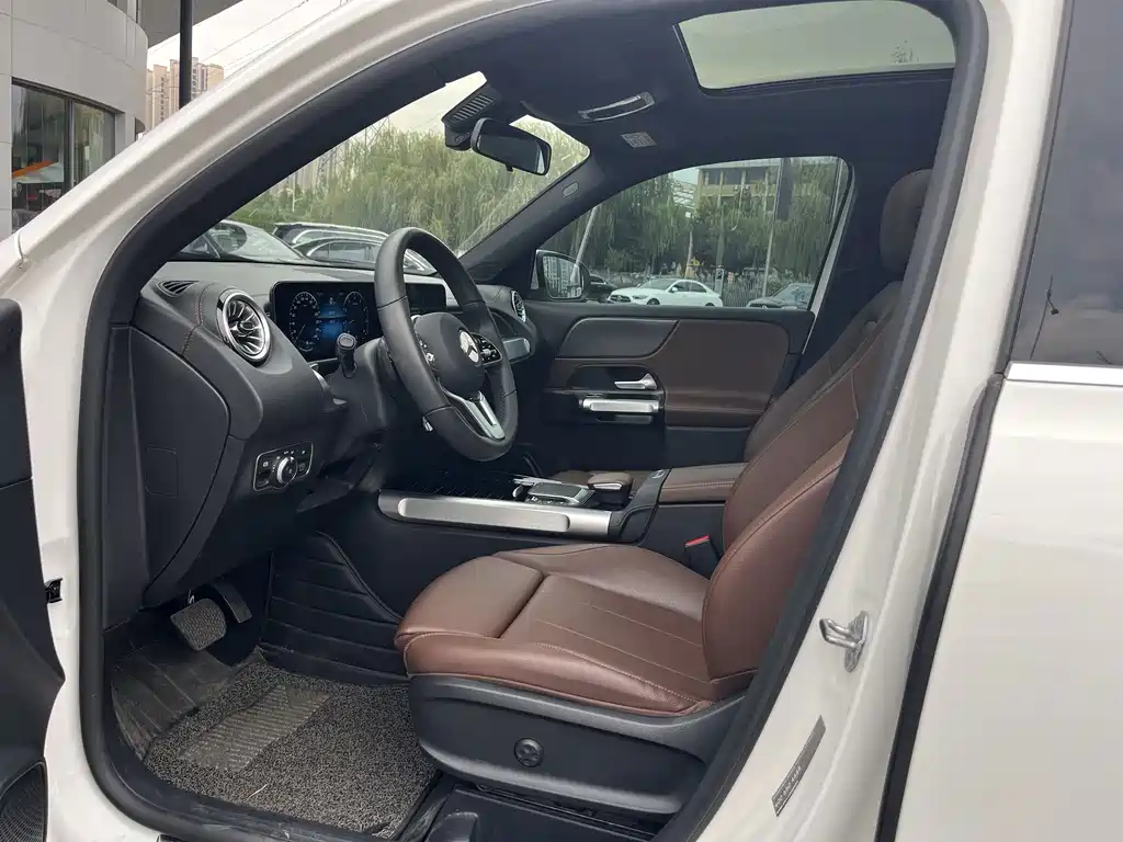Mercedes-Benz GLB — миниатюра 13