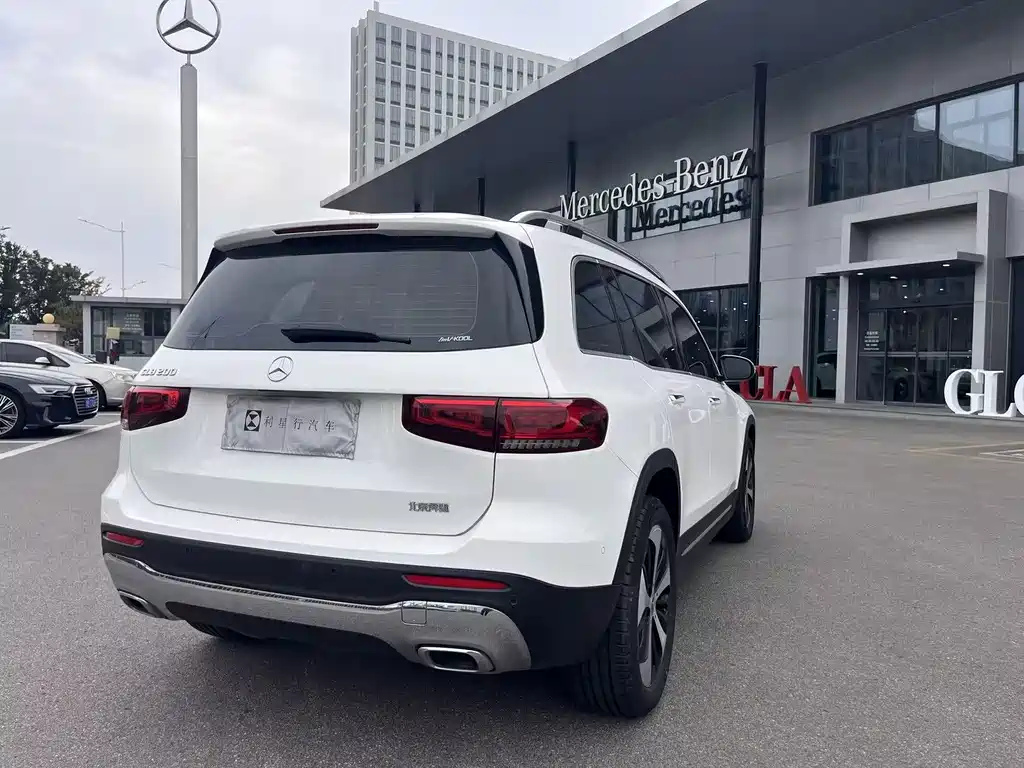 Mercedes-Benz GLB — миниатюра 17