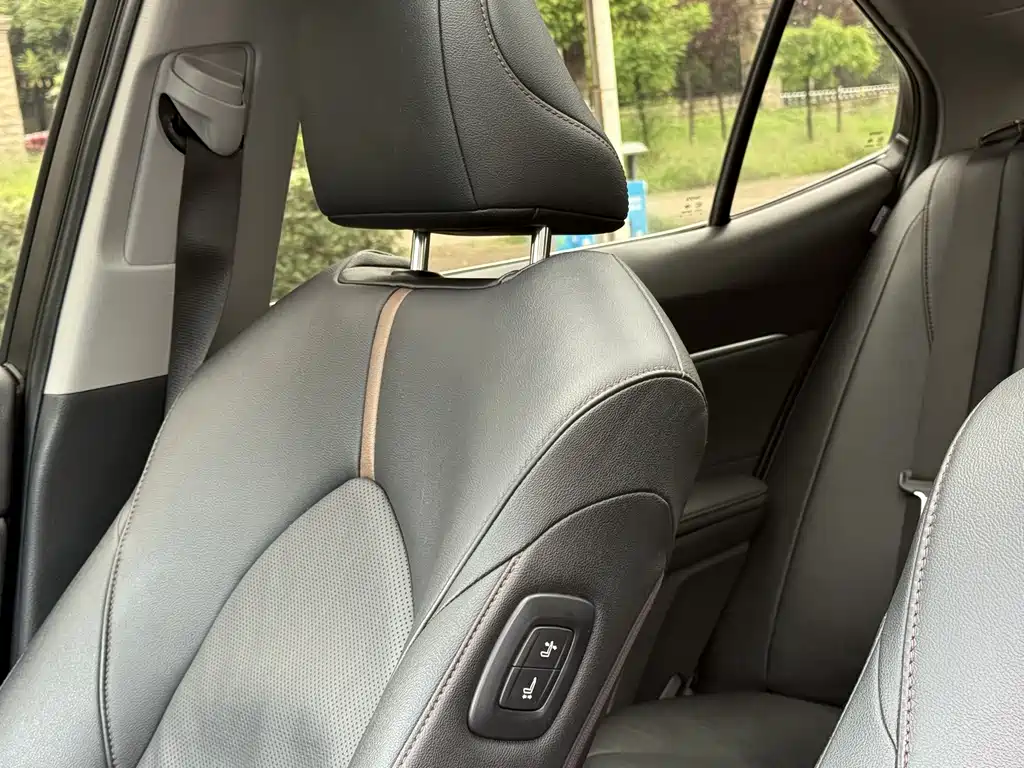 Toyota Camry 2021 2.5G Luxury