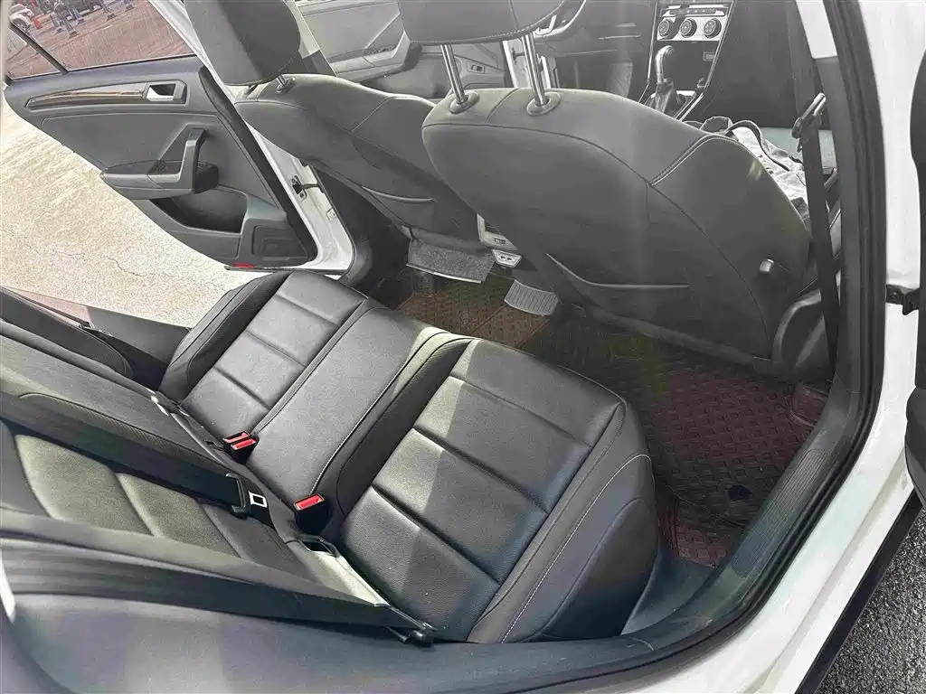 Volkswagen T-Roc — миниатюра 12