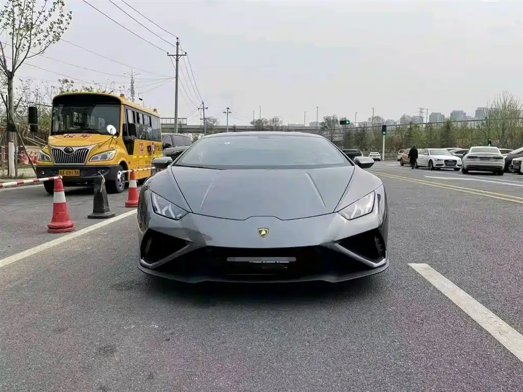 Lamborghini Huracán 2021