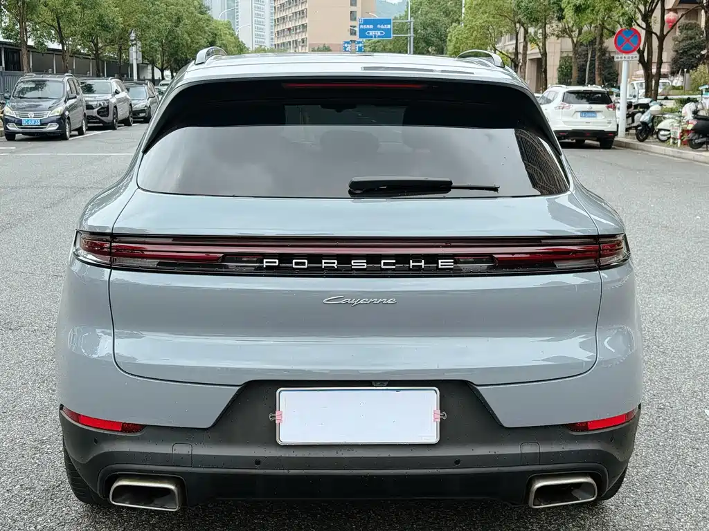 Porsche Cayenne — миниатюра 6