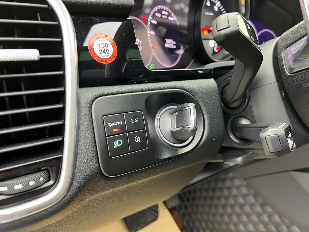 Porsche Cayenne — миниатюра 24