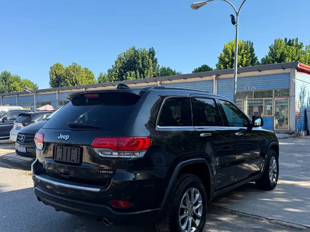 Jeep Grand Cherokee (Import) — миниатюра 21