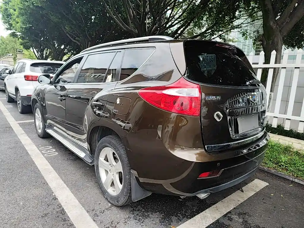 Geely Haoqing SUV — миниатюра 5