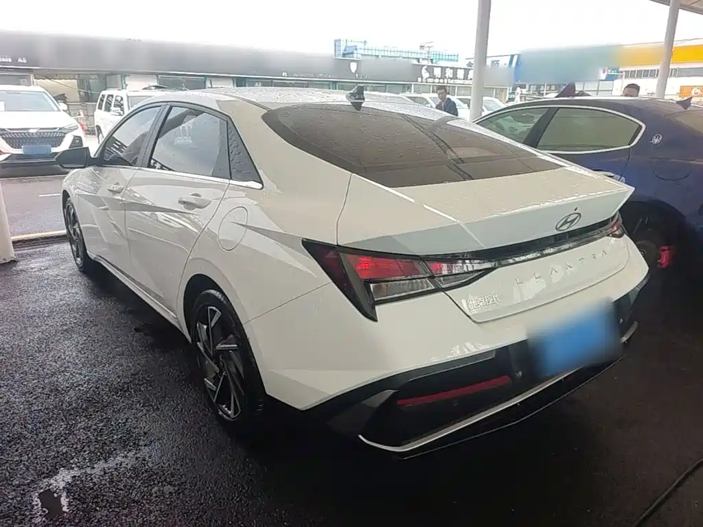 Hyundai Elantra — миниатюра 5