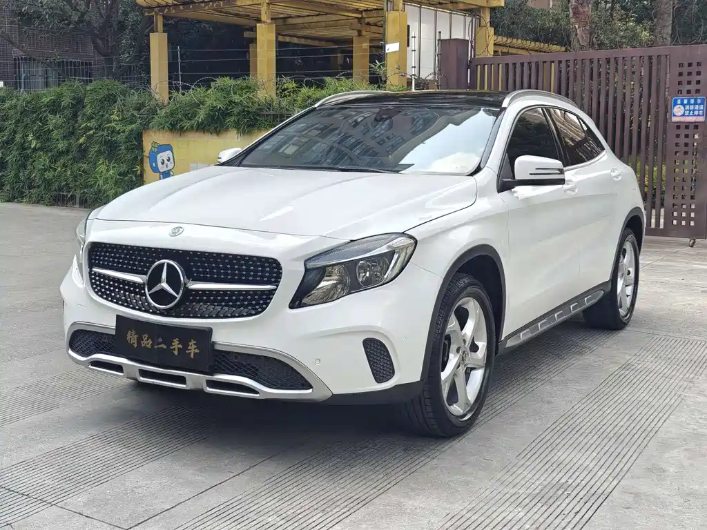 MERCEDES-BENZ  GLA