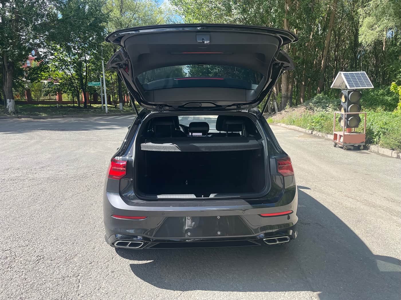 Volkswagen Golf 1.4 л 2023 г. Чёрный, пробег 13000 км