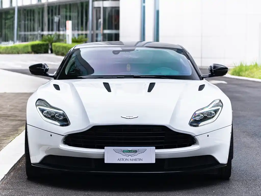 Aston Martin DB11 — миниатюра 3