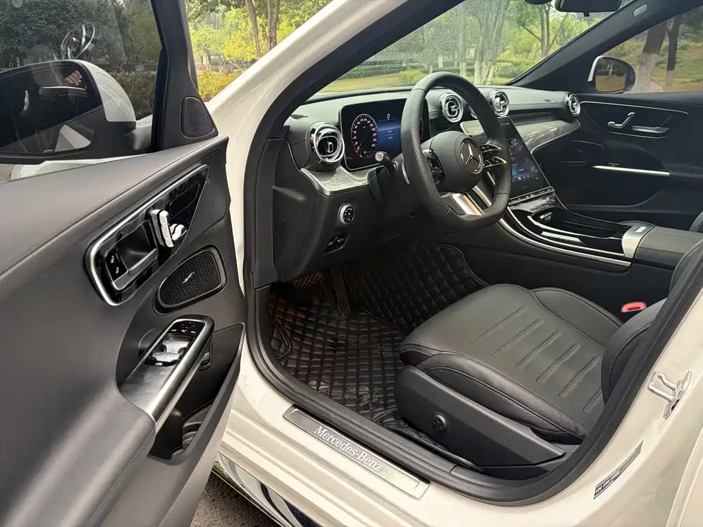 Mercedes-Benz C-Class — миниатюра 12