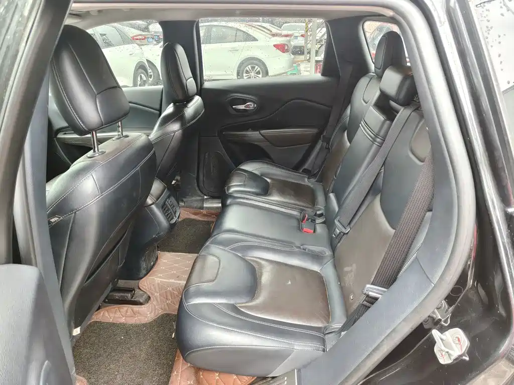 Jeep Cherokee — миниатюра 17