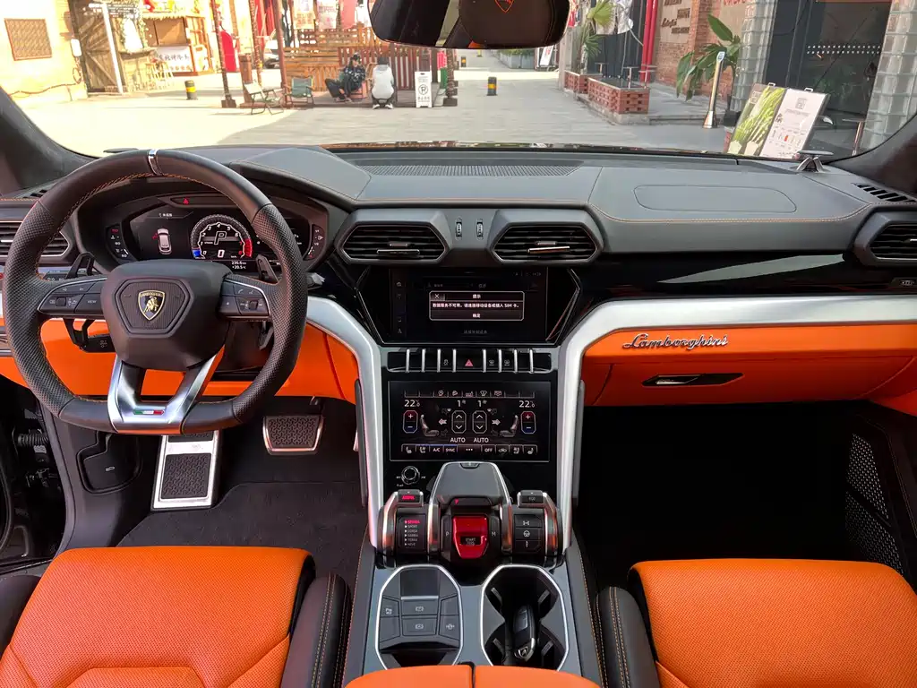 Lamborghini Urus — миниатюра 10