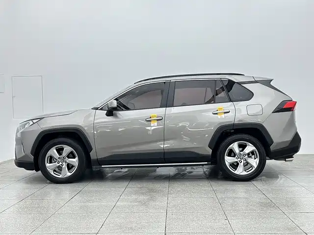 Toyota RAV4 — миниатюра 8