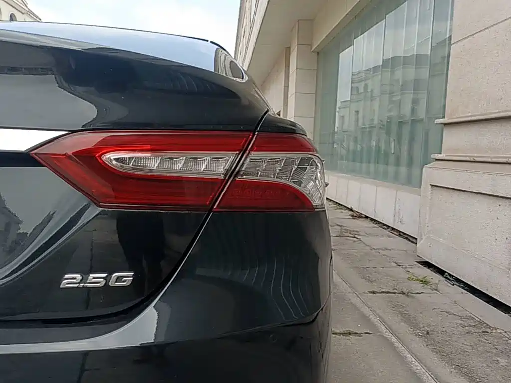 Toyota Camry — миниатюра 8