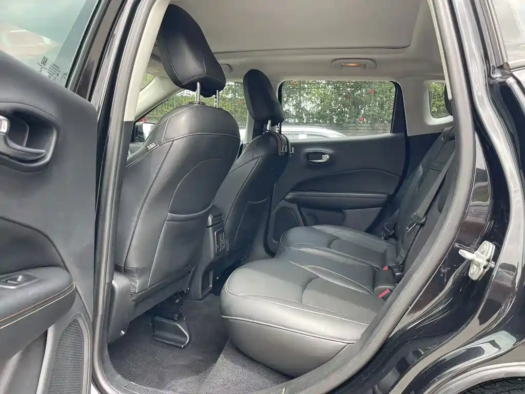 Jeep Compass — миниатюра 6