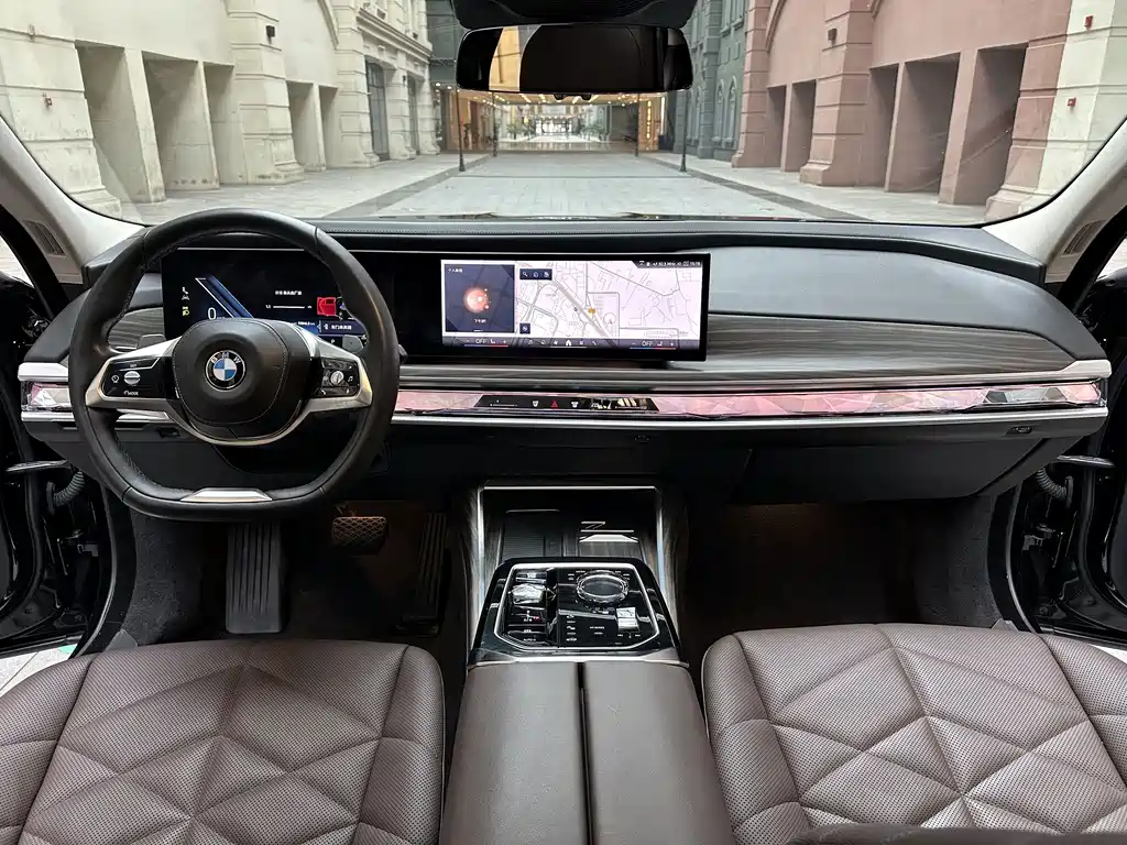 BMW 7 Series — миниатюра 11