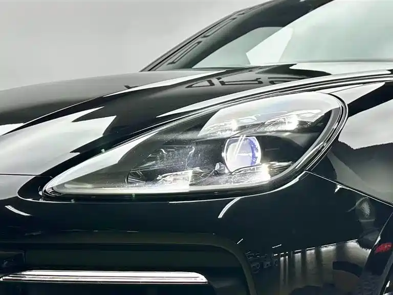 Porsche Cayenne — миниатюра 7
