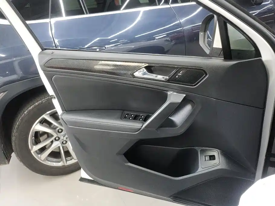 Volkswagen Tiguan L L 2019 380TSI AT Luxury 7 мест VI