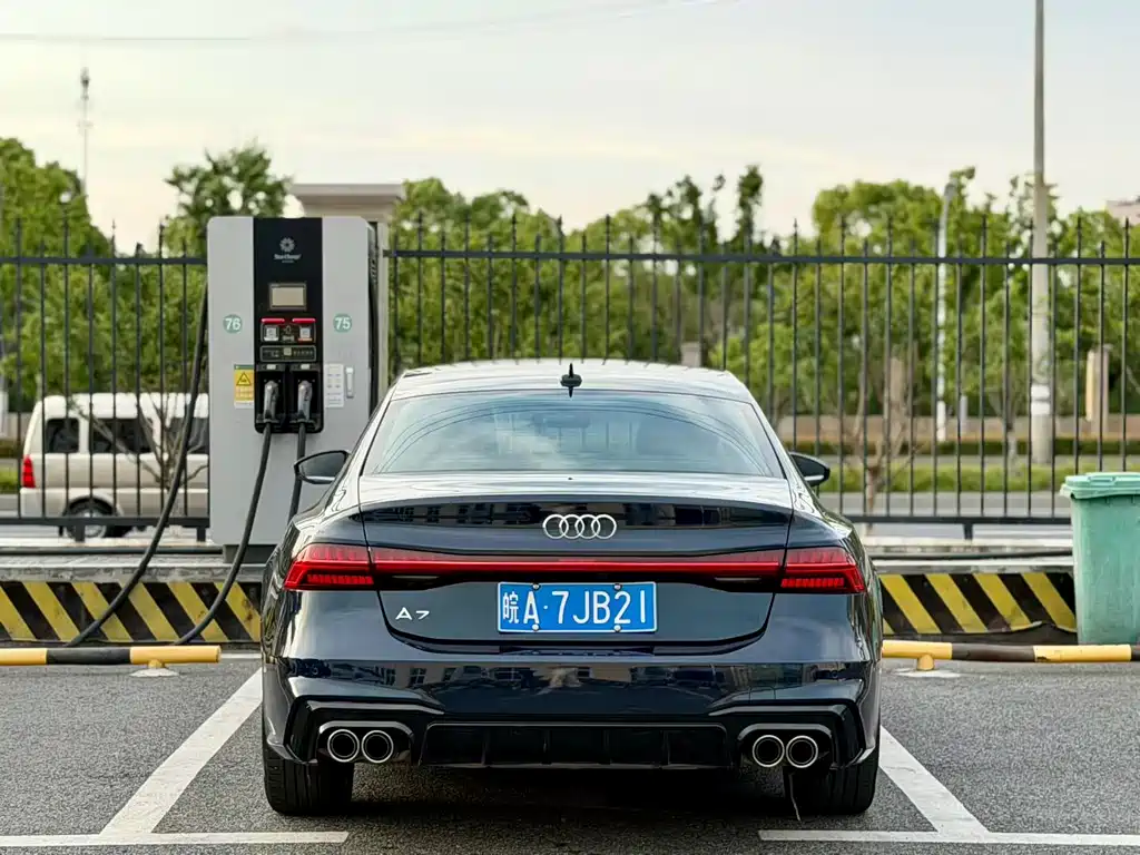 Audi A7L 2022 45 TFSI S-line