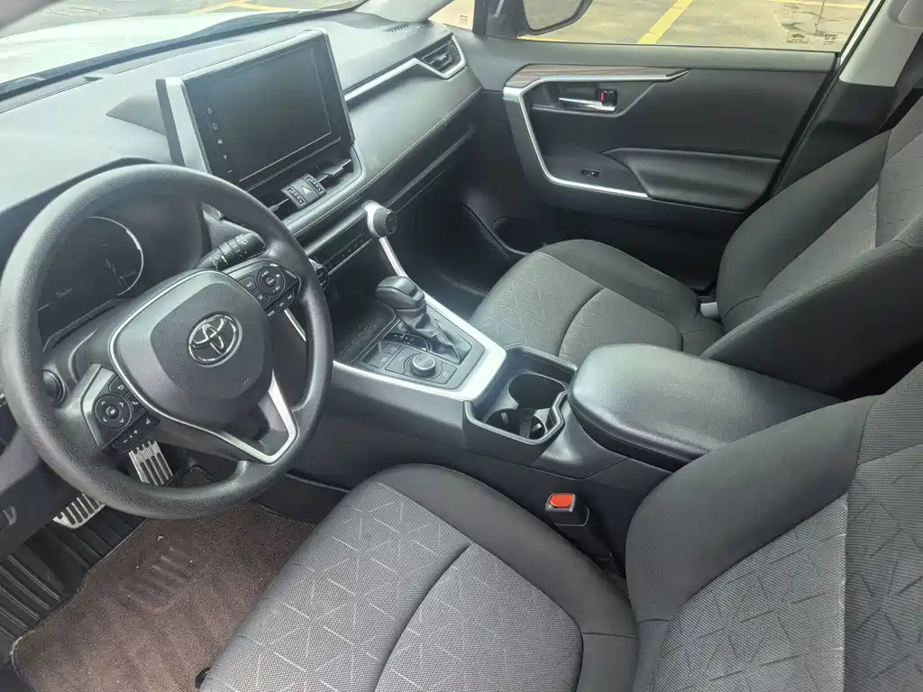 Toyota RAV4 — миниатюра 12