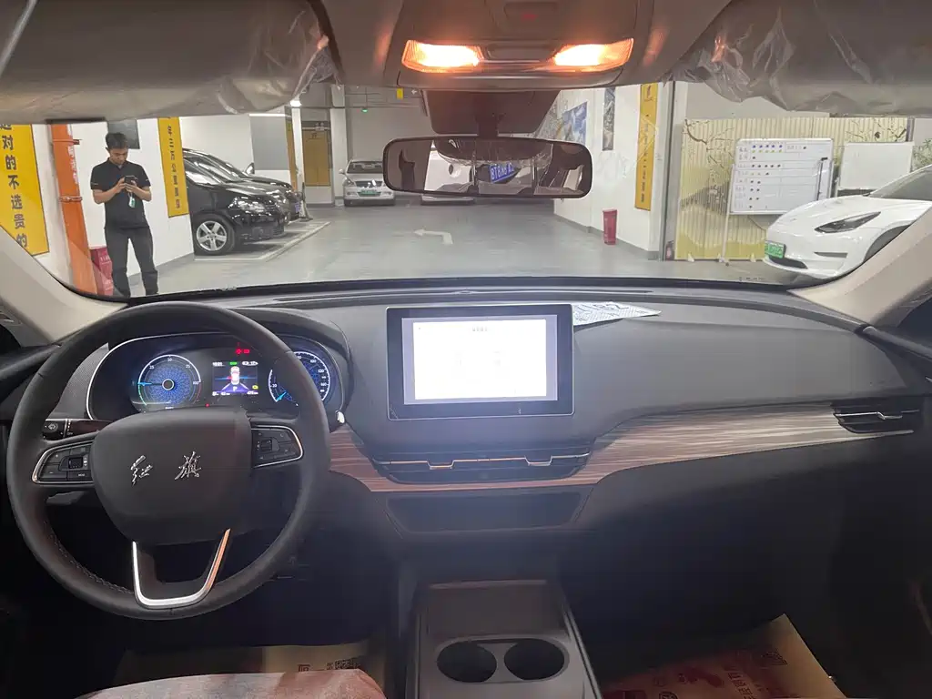 Hongqi E-QM5 2026 500km