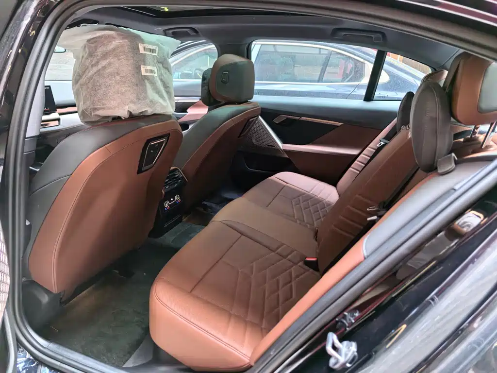 BMW 5 Series — миниатюра 6