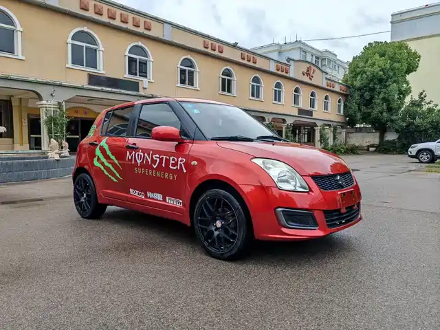 SUZUKI SWIFT