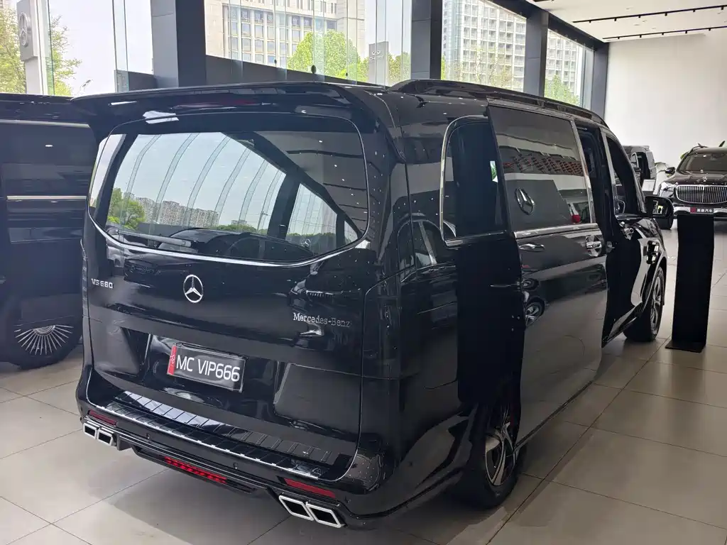 Mercedes-Benz Vito 2024 2.0T 7 мест
