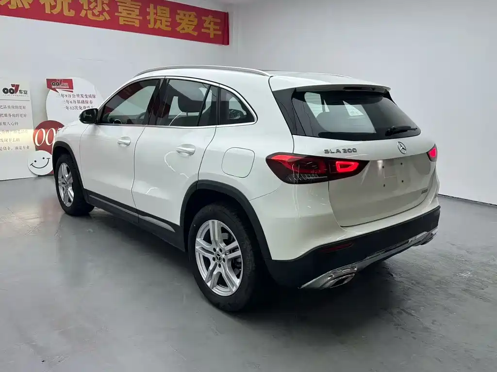 MERCEDES-BENZ GLA