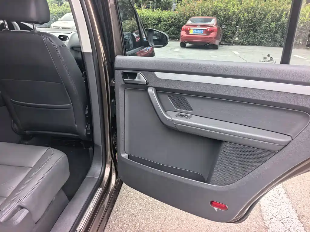 Volkswagen Touran — миниатюра 12