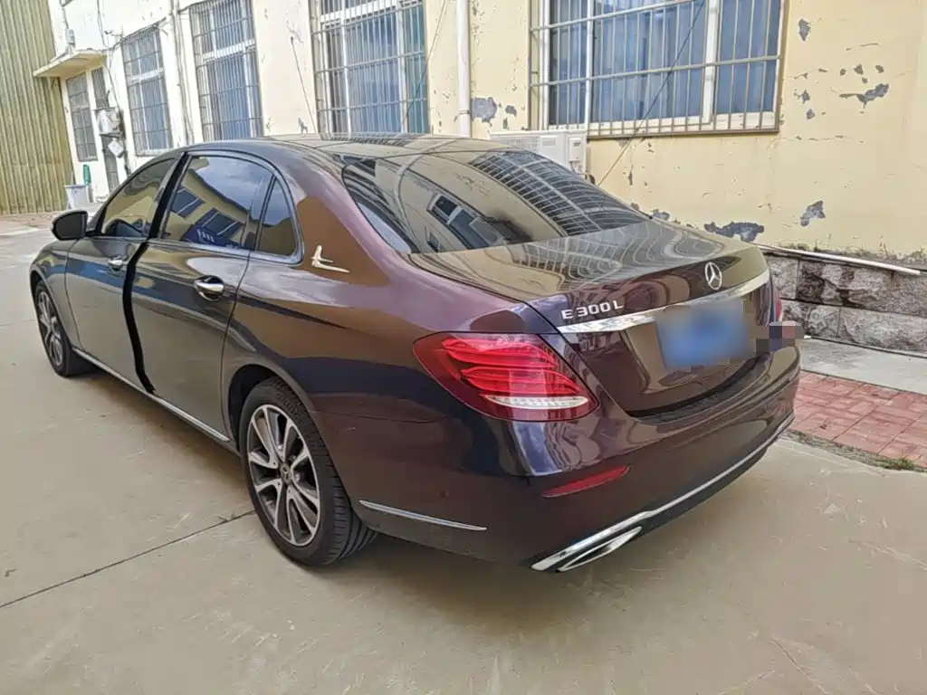 Mercedes-Benz E-Class — миниатюра 5