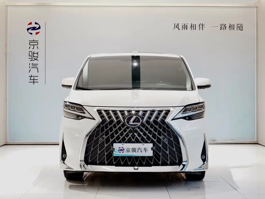 Lexus LM 2020 300h мест