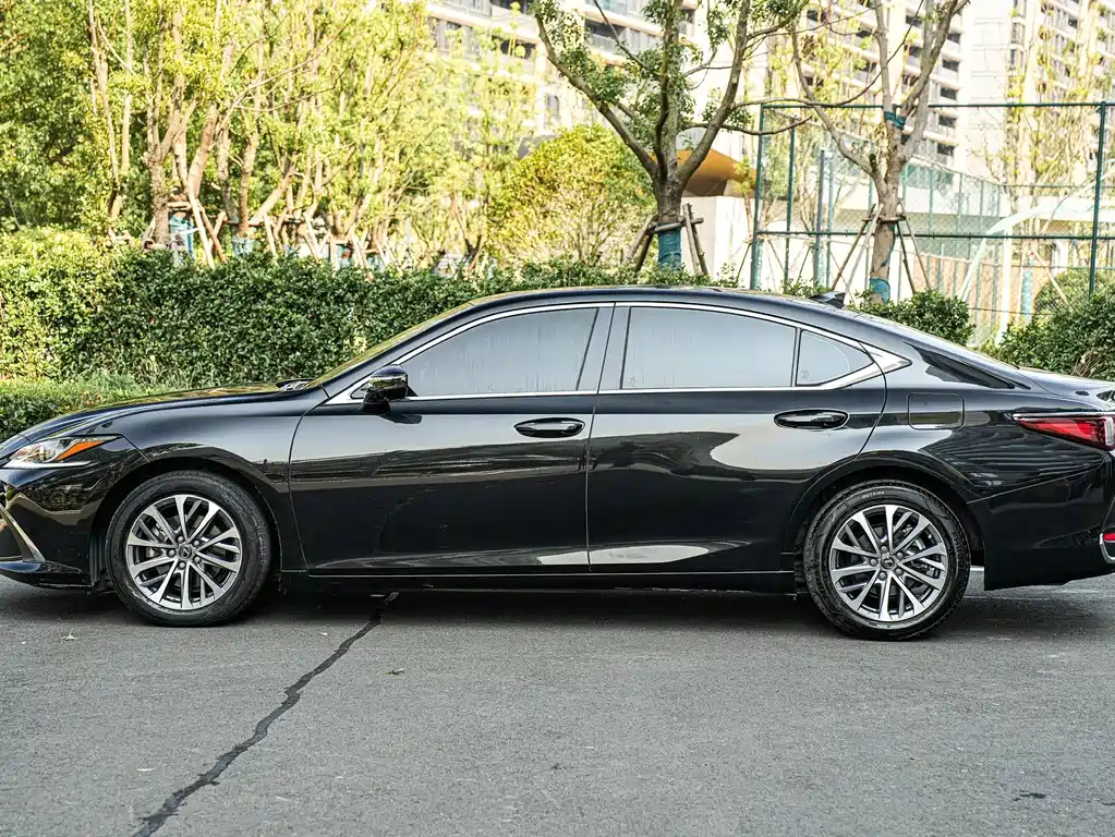 Lexus ES — миниатюра 7