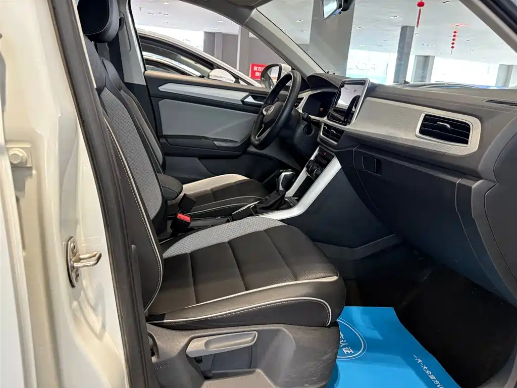 Volkswagen T-Roc — миниатюра 10
