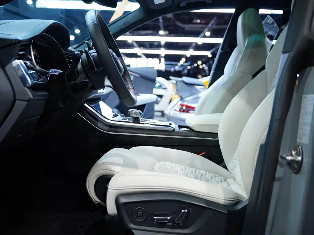 Audi RS Q8 — миниатюра 27