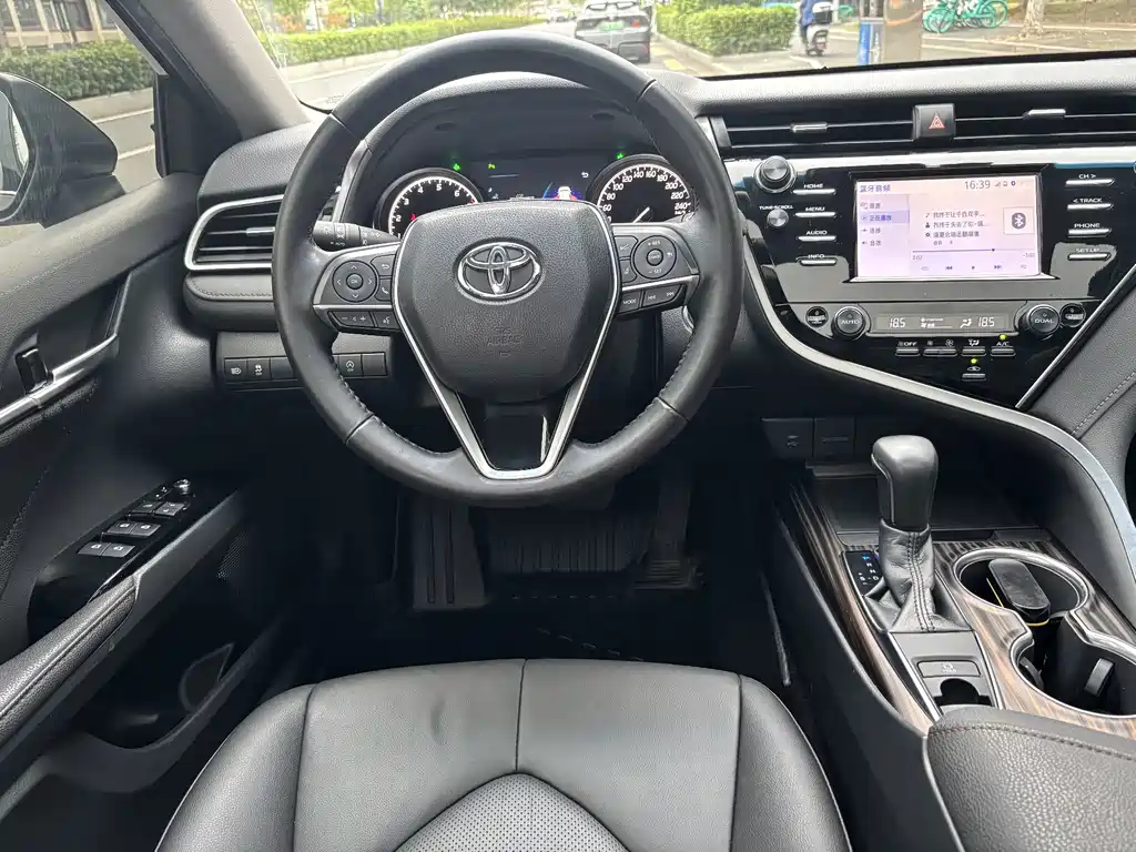 Toyota Camry — миниатюра 7