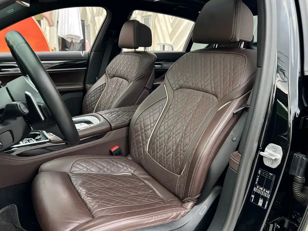 BMW 7 Series — миниатюра 28