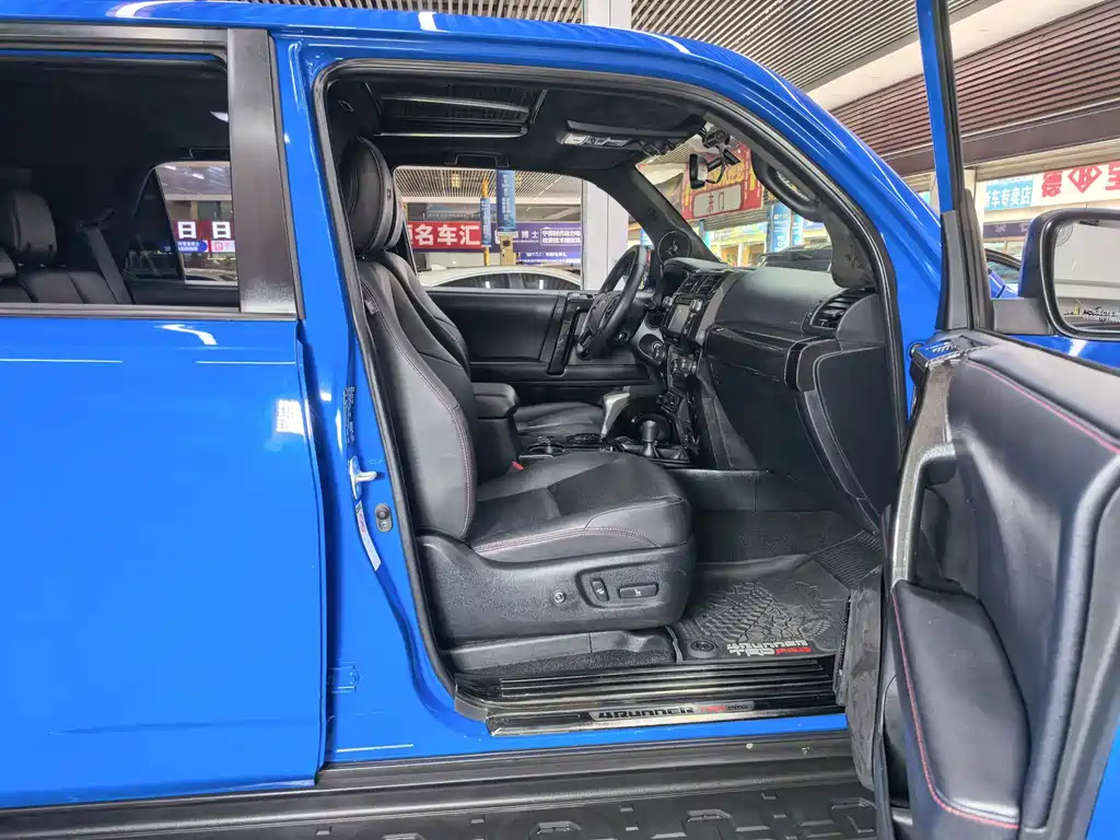 Toyota 4Runner — миниатюра 13