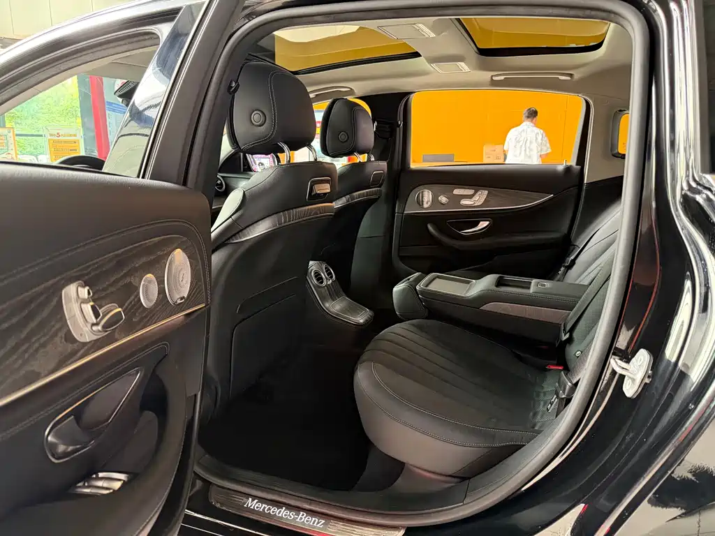 Mercedes-Benz E-Class — миниатюра 15