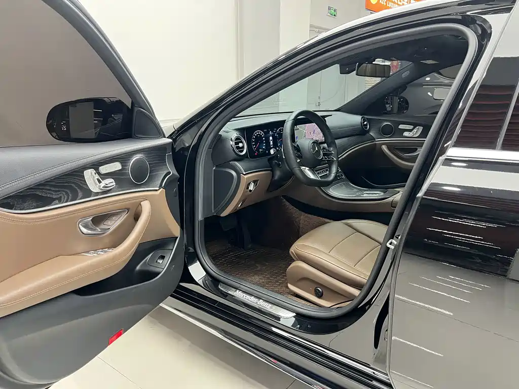 Mercedes-Benz E-Class — миниатюра 16