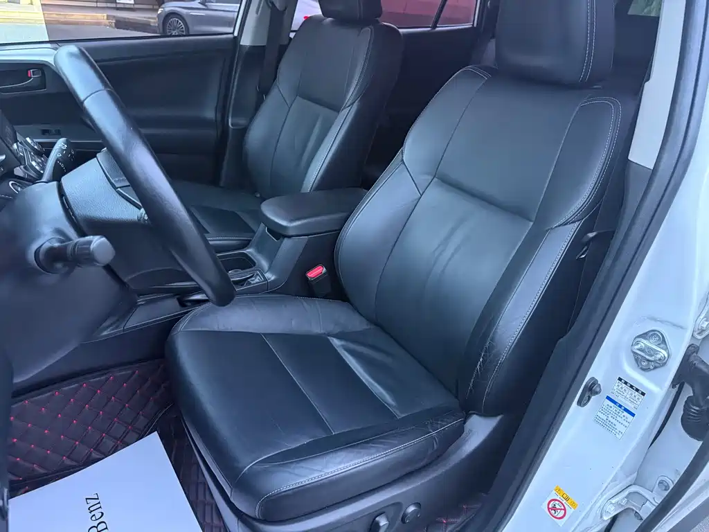 Toyota RAV4 — миниатюра 10