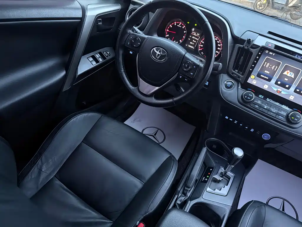 Toyota RAV4 — миниатюра 15