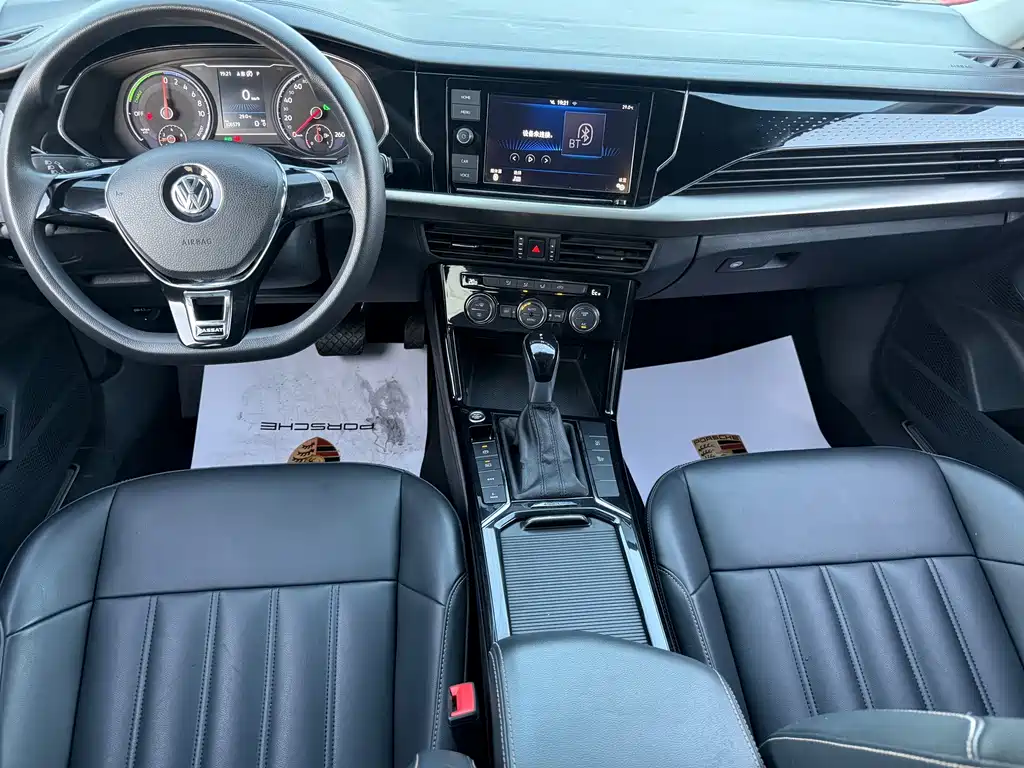 Volkswagen Passat PHEV — миниатюра 17