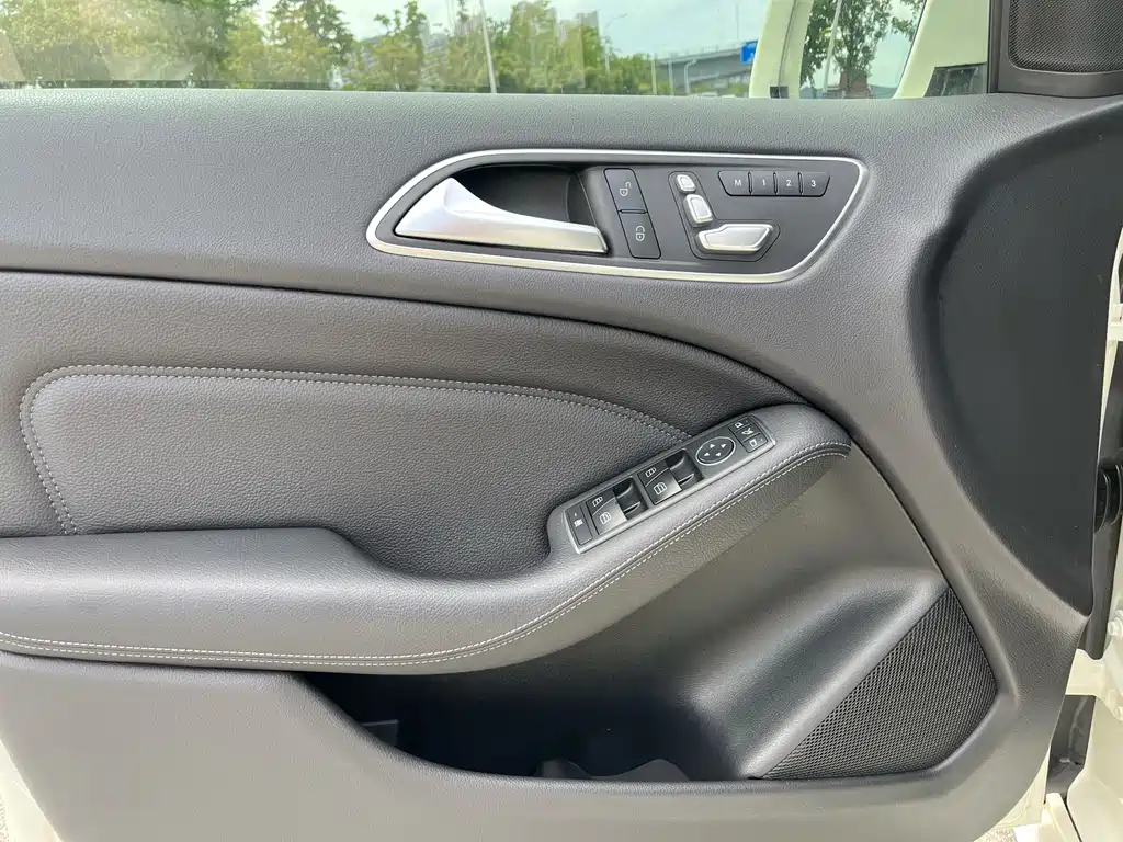 Mercedes-Benz B-Class — миниатюра 13