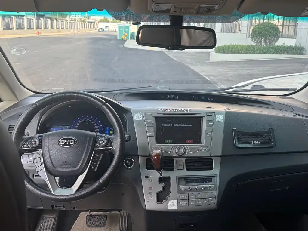 BYD M6 — миниатюра 7