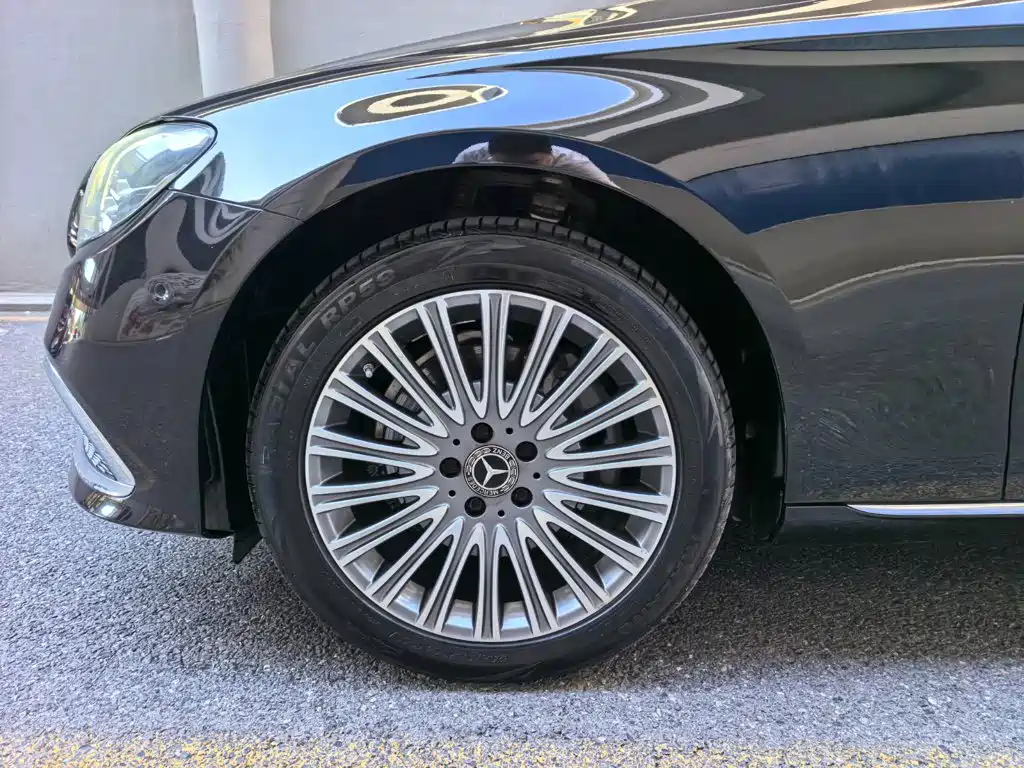 Mercedes-Benz E-Class — миниатюра 6