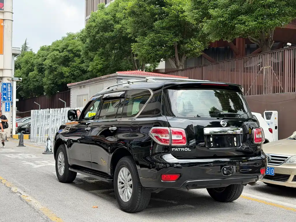 Nissan Patrol — миниатюра 5