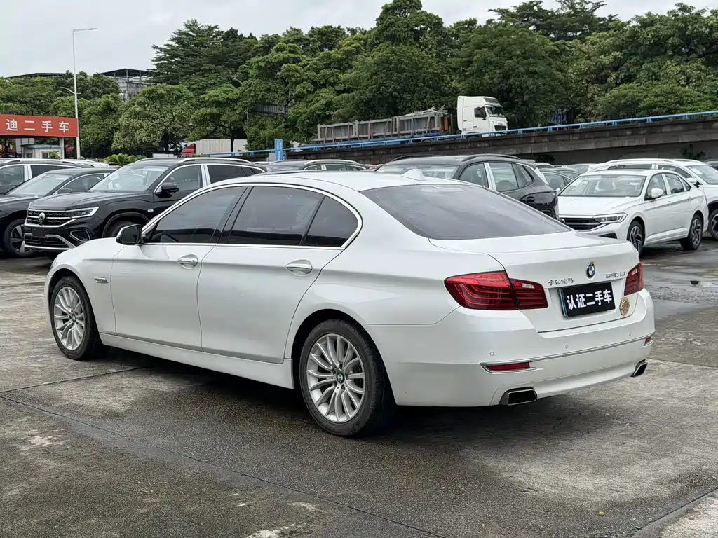 BMW 5 Series — миниатюра 13